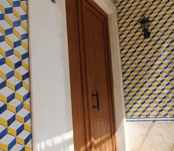 Fado Bed & Breakfast - Santos 3* Лиссабон